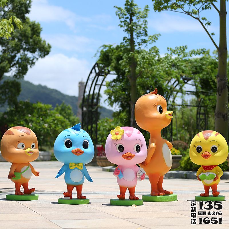 游樂場創(chuàng)意動畫動物玻璃鋼彩繪萌雞小隊雕塑 游樂場創(chuàng)意動畫動物玻璃鋼彩繪萌雞小隊雕塑