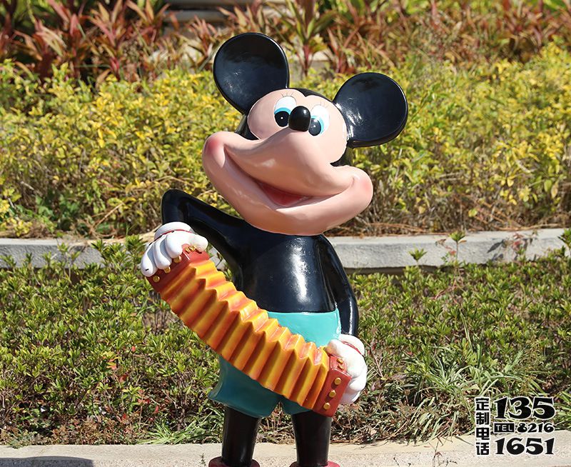 公園一只彈風(fēng)琴的玻璃鋼卡通米老鼠雕塑 公園一只彈風(fēng)琴的玻璃鋼卡通米老鼠雕塑